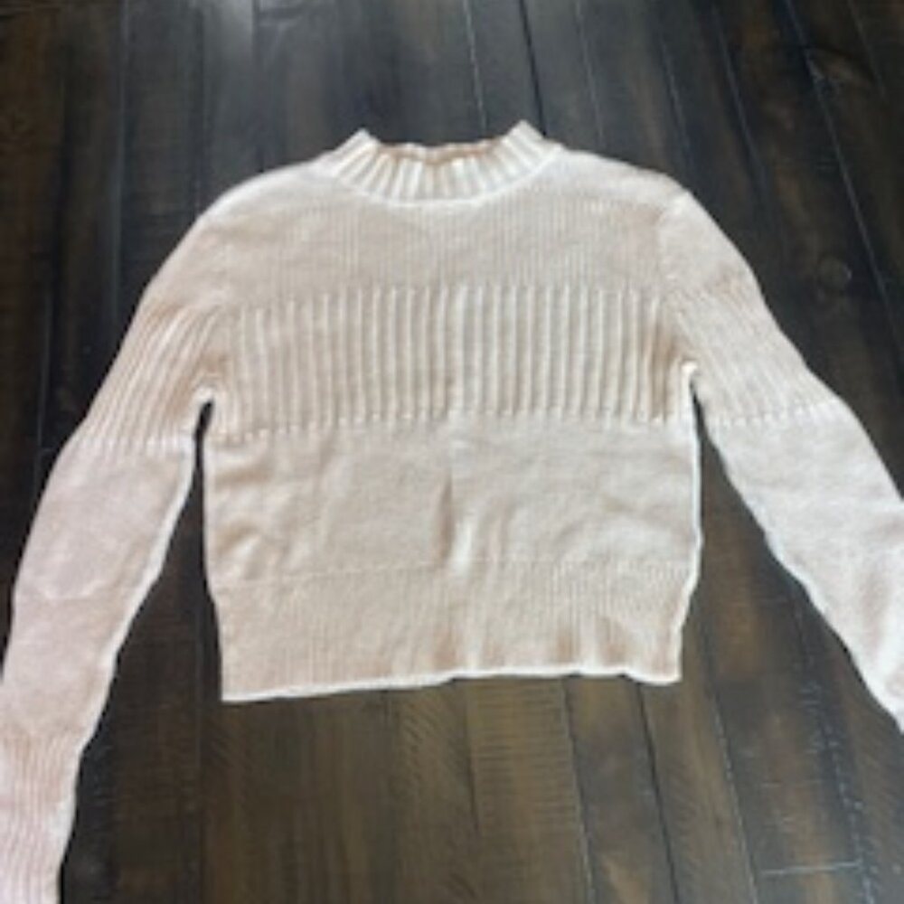 Cropped Turtle Neck.